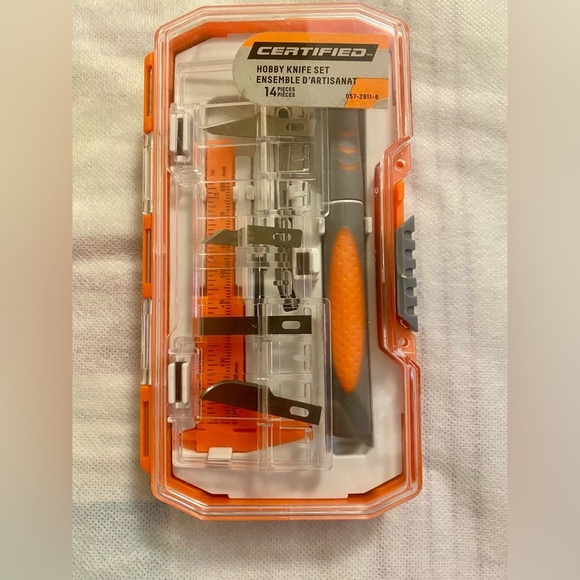 Certified Hobby Knife Set with Orange Accents. Some blades are missing 😶 - Picture 1 of 3
